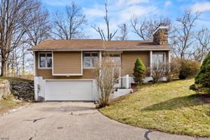 featured image of 8 Canada Goose Dr