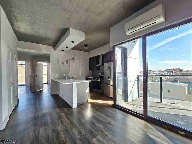 58 Elm St #601 - Photo 3 of 15