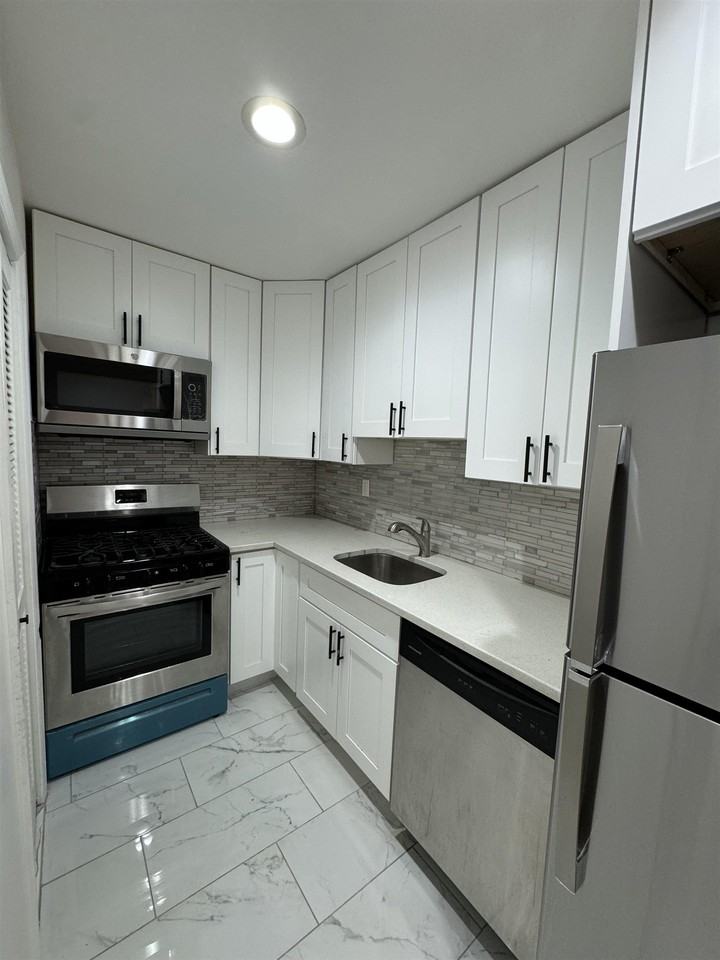 384 Palisade Ave #3F - Photo 6 of 13