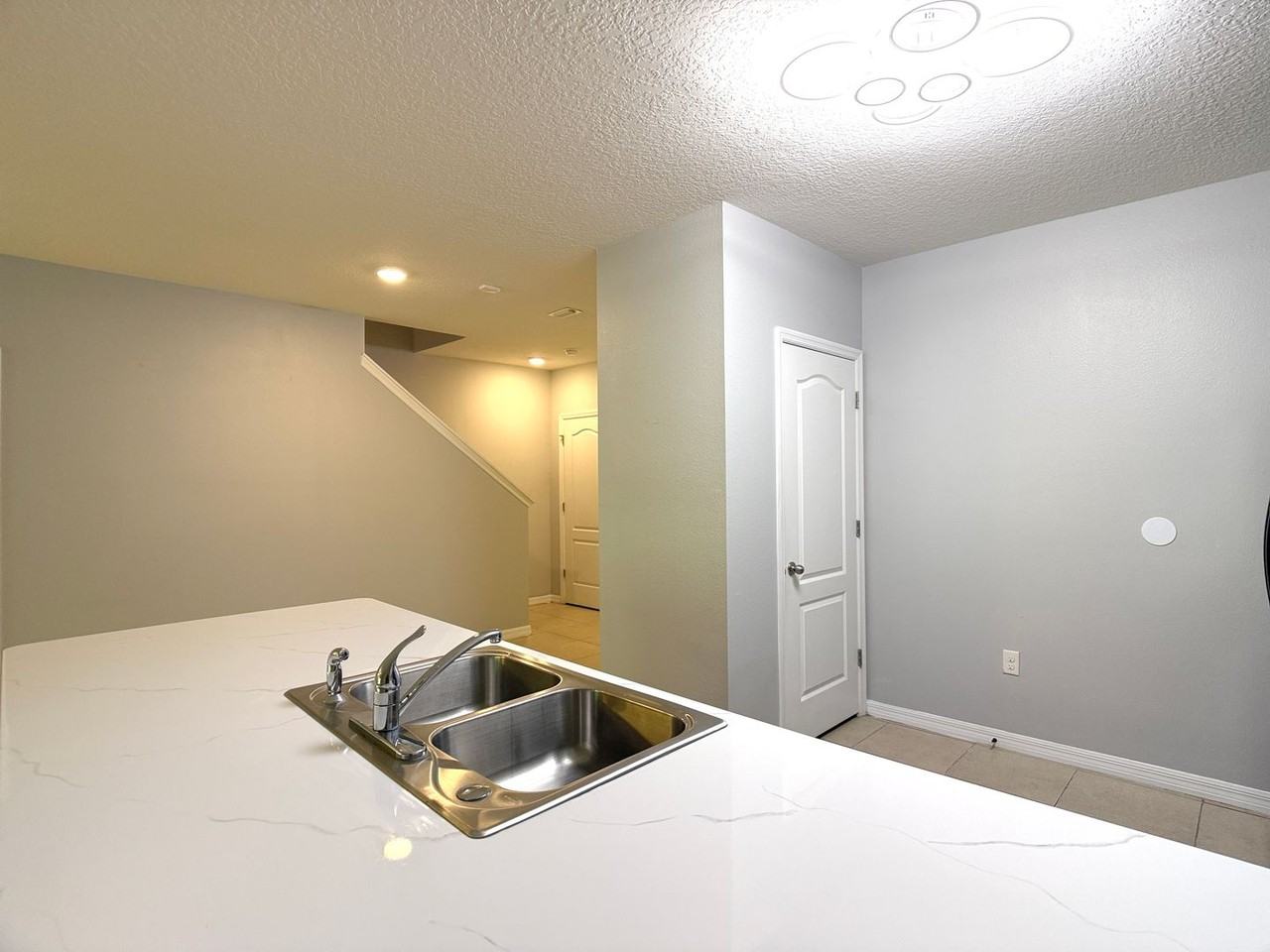 447 Arbor Lakes Dr - Photo 6 of 35