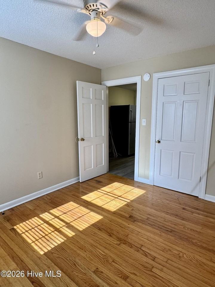 2505 E 3rd St #B - Photo 3 of 19