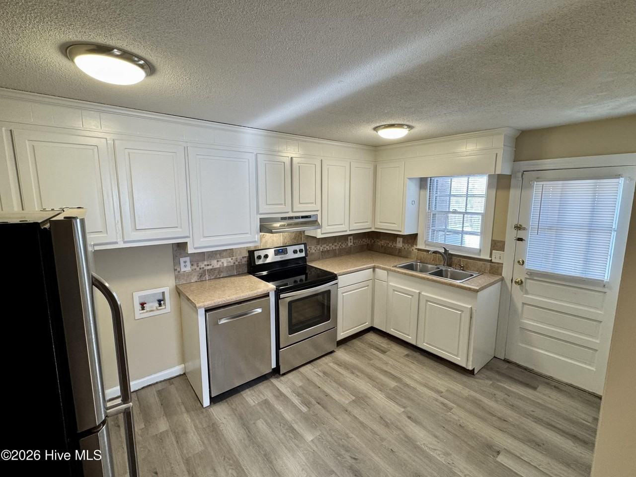 2505 E 3rd St #B - Photo 5 of 19