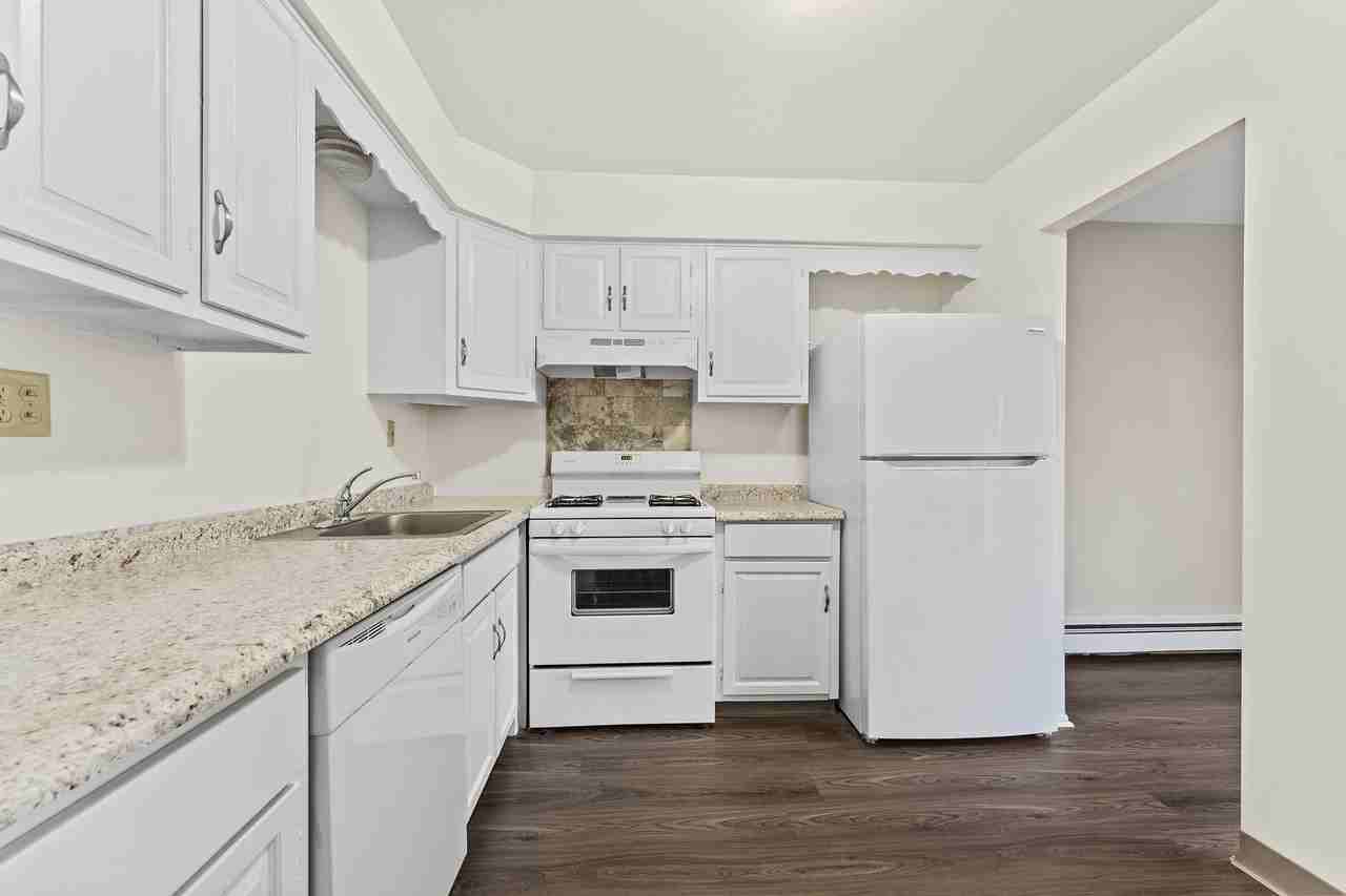 23700 W Warren St #7425UPG - Photo 2 of 8