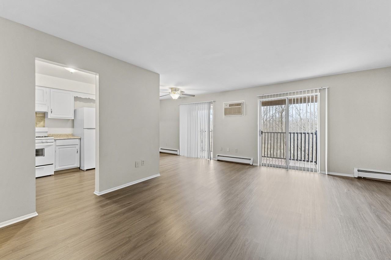 23700 W Warren St #7425UPG - Photo 4 of 8