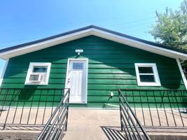 featured image of 519 E 7th St