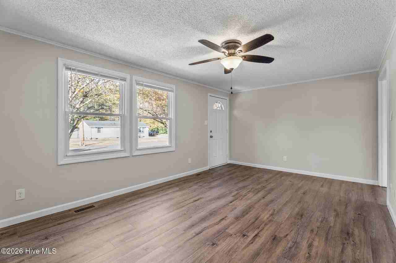 114 Arrowood Dr - Photo 5 of 20