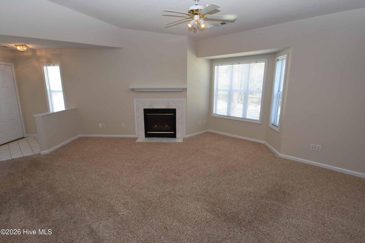 3304 Mulberry Ln Apt E - Photo 2 of 14