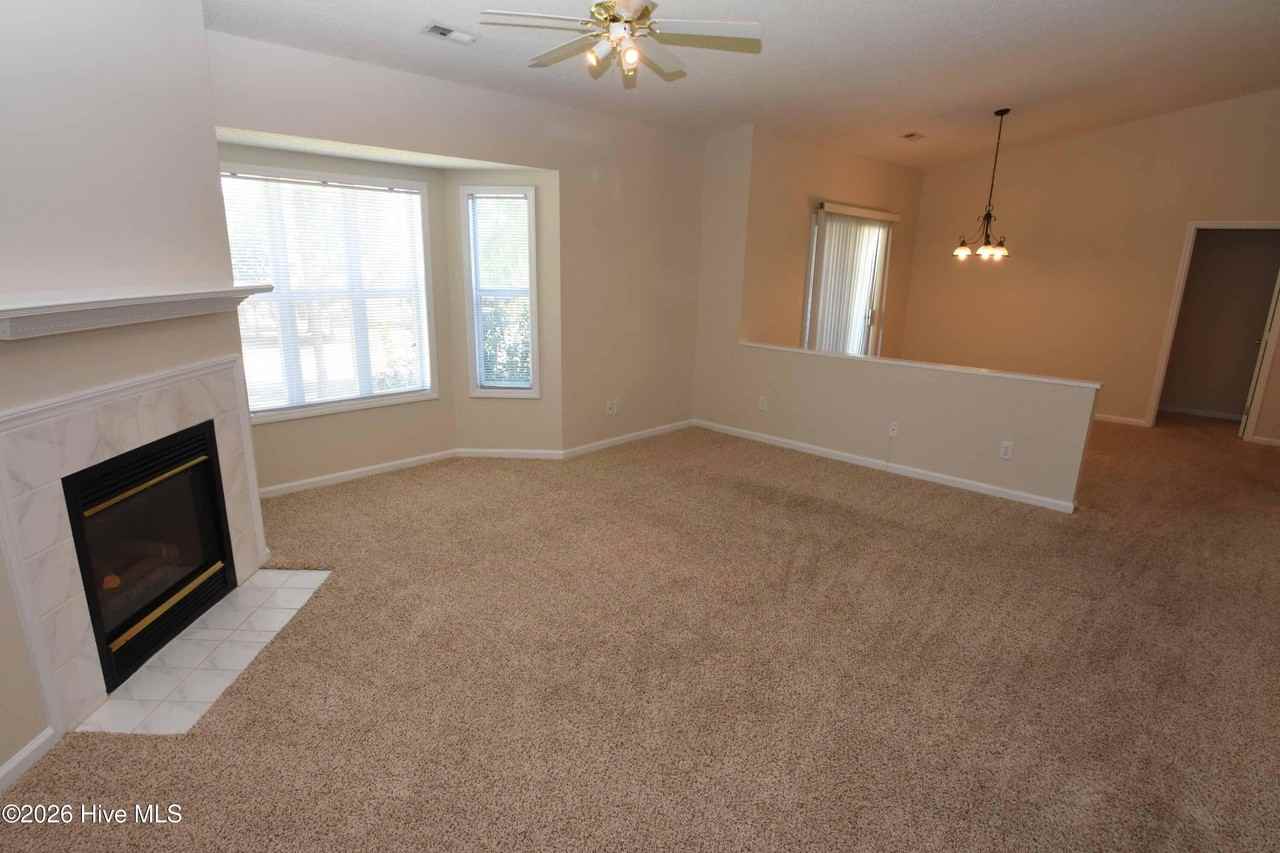 3304 Mulberry Ln Apt E - Photo 3 of 14