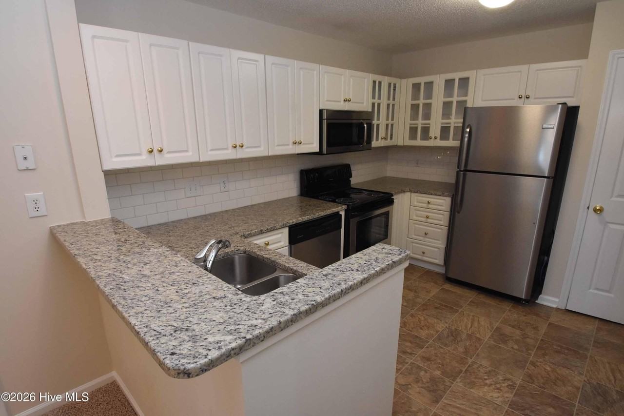 3304 Mulberry Ln Apt E - Photo 5 of 14