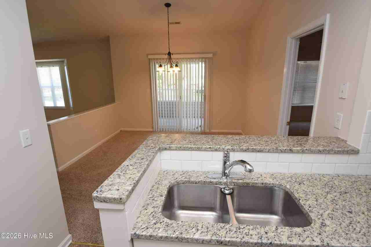 3304 Mulberry Ln Apt E - Photo 6 of 14