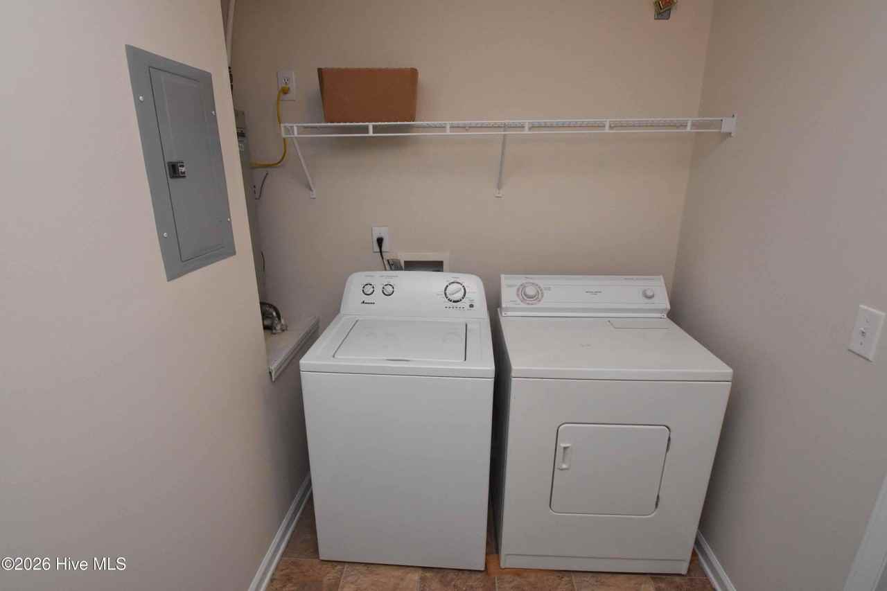 3304 Mulberry Ln Apt E - Photo 7 of 14