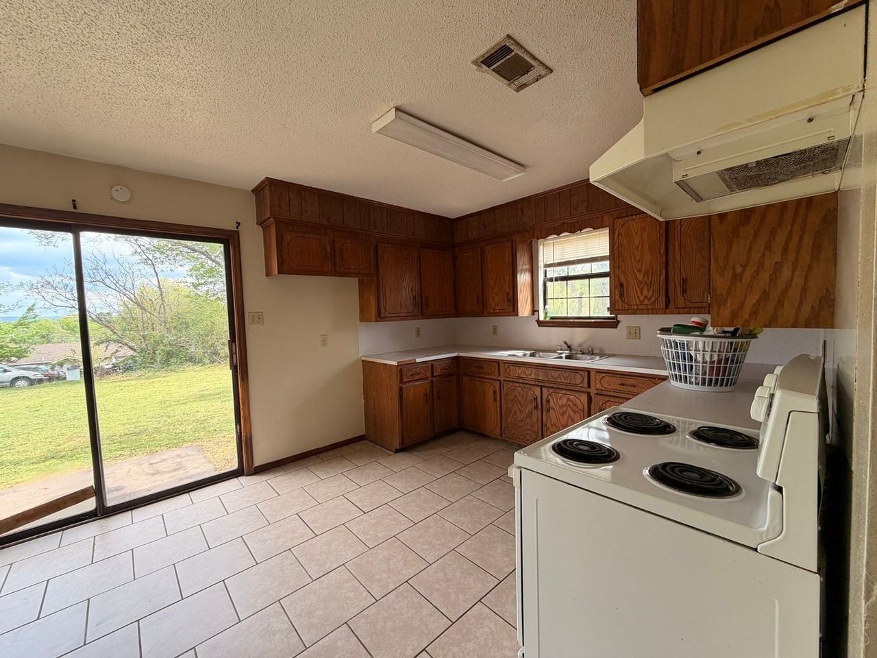 1401 S Houston Ave - Photo 6 of 8