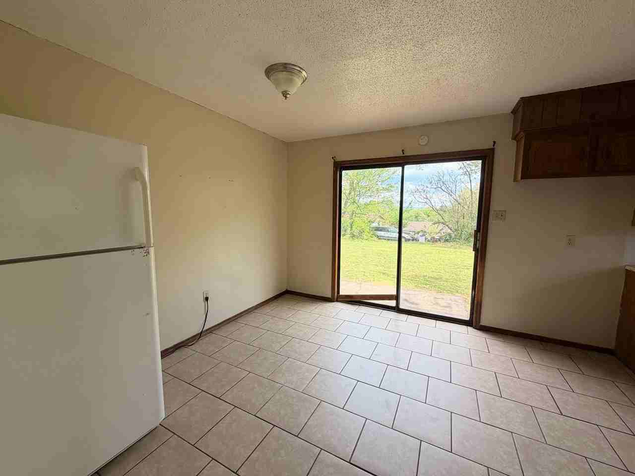 1401 S Houston Ave - Photo 7 of 8