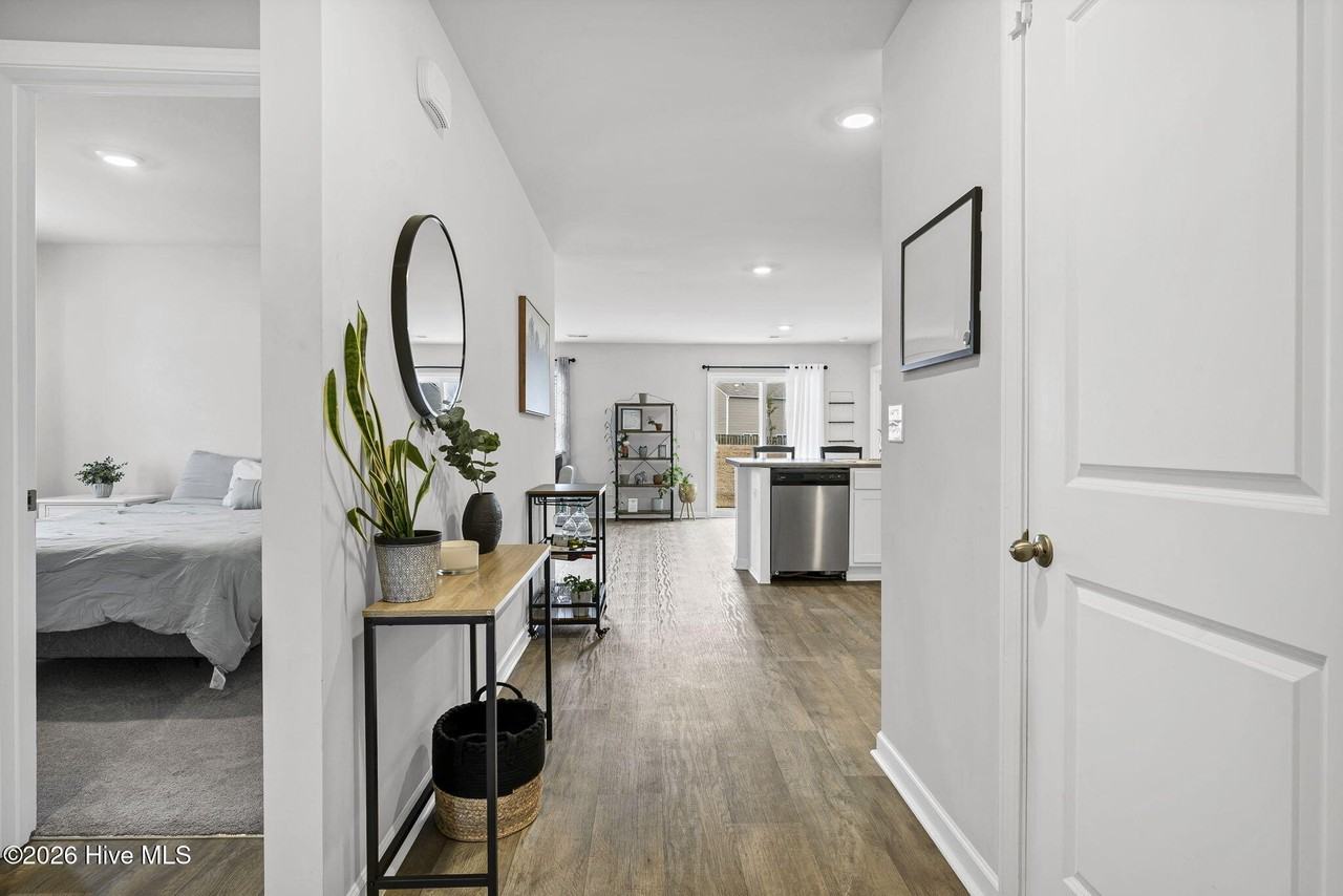 699 Buckeye Rd Ne - Photo 3 of 42