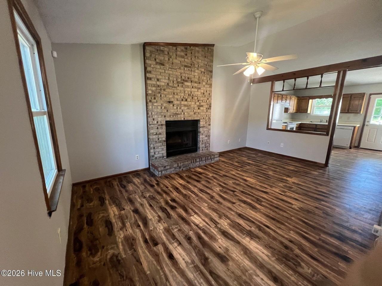 109 Hickory Grove Dr - Photo 4 of 23