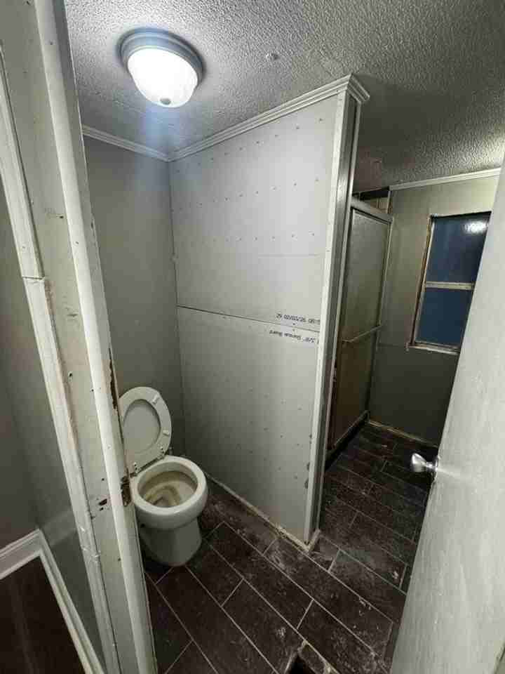 4893 Madison Dr - Photo 4 of 9