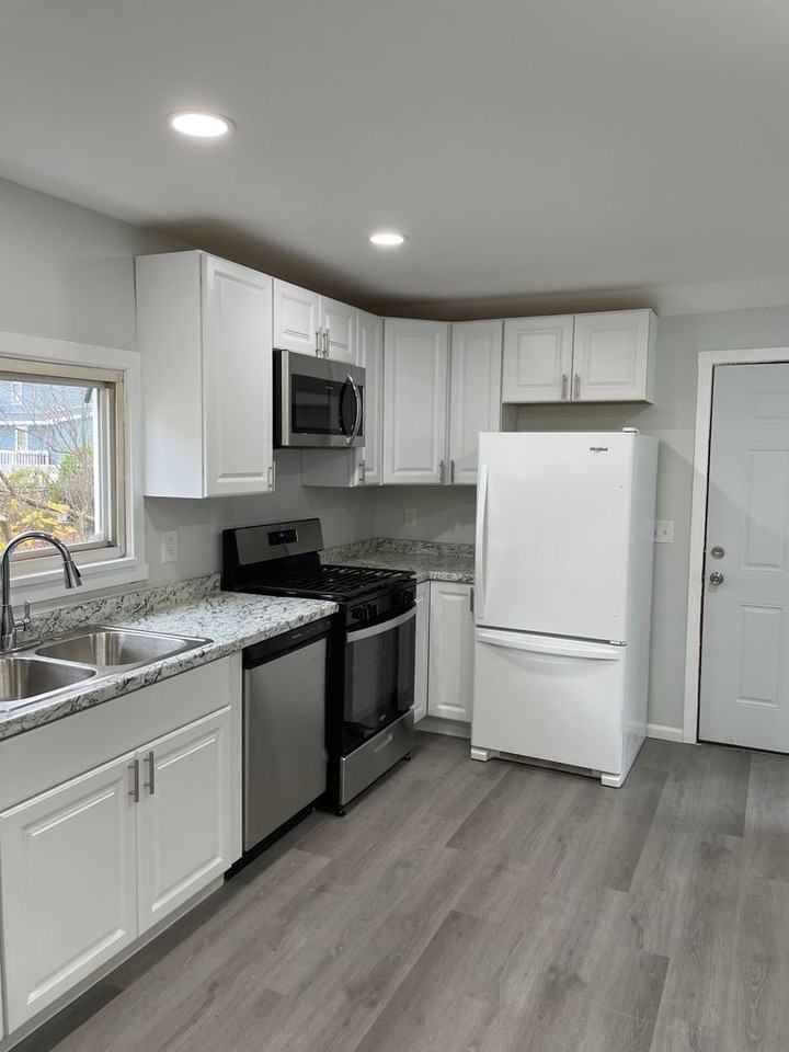 15 Duane Ave - Photo 6 of 22