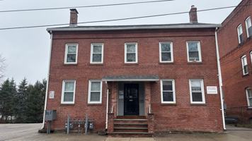 featured image of 33 School St