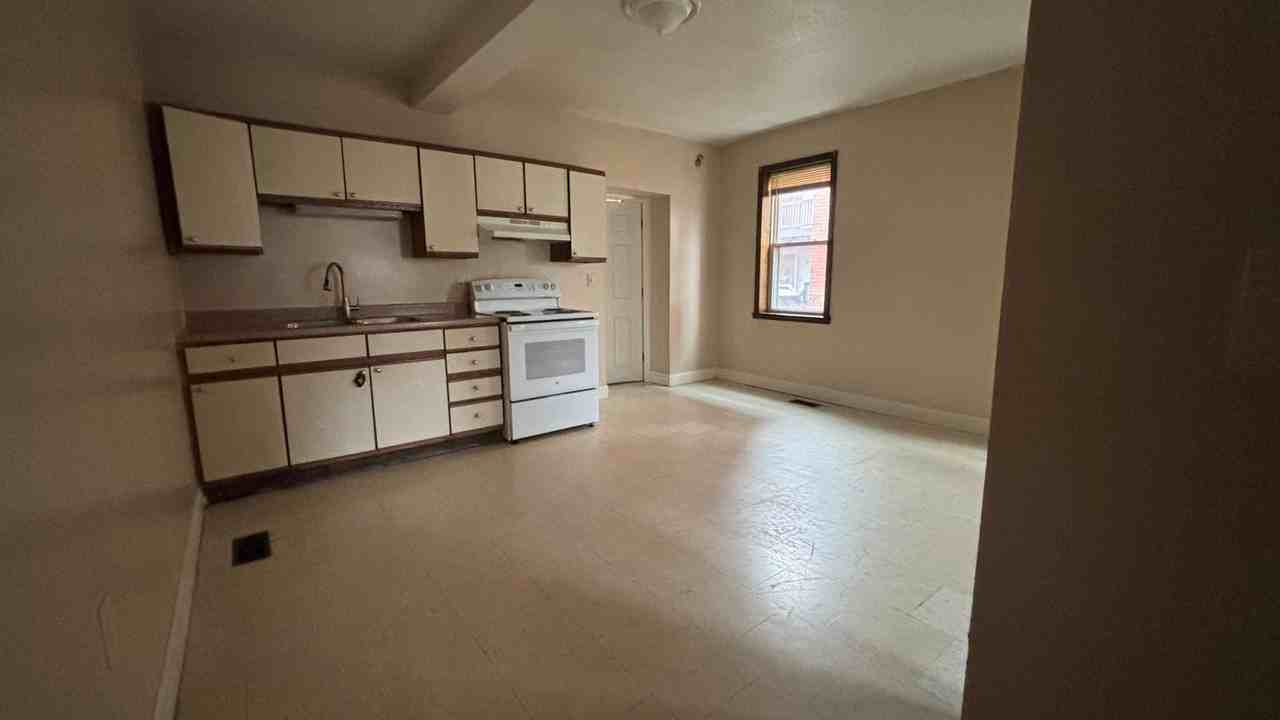 33 School St - Photo 2 of 5