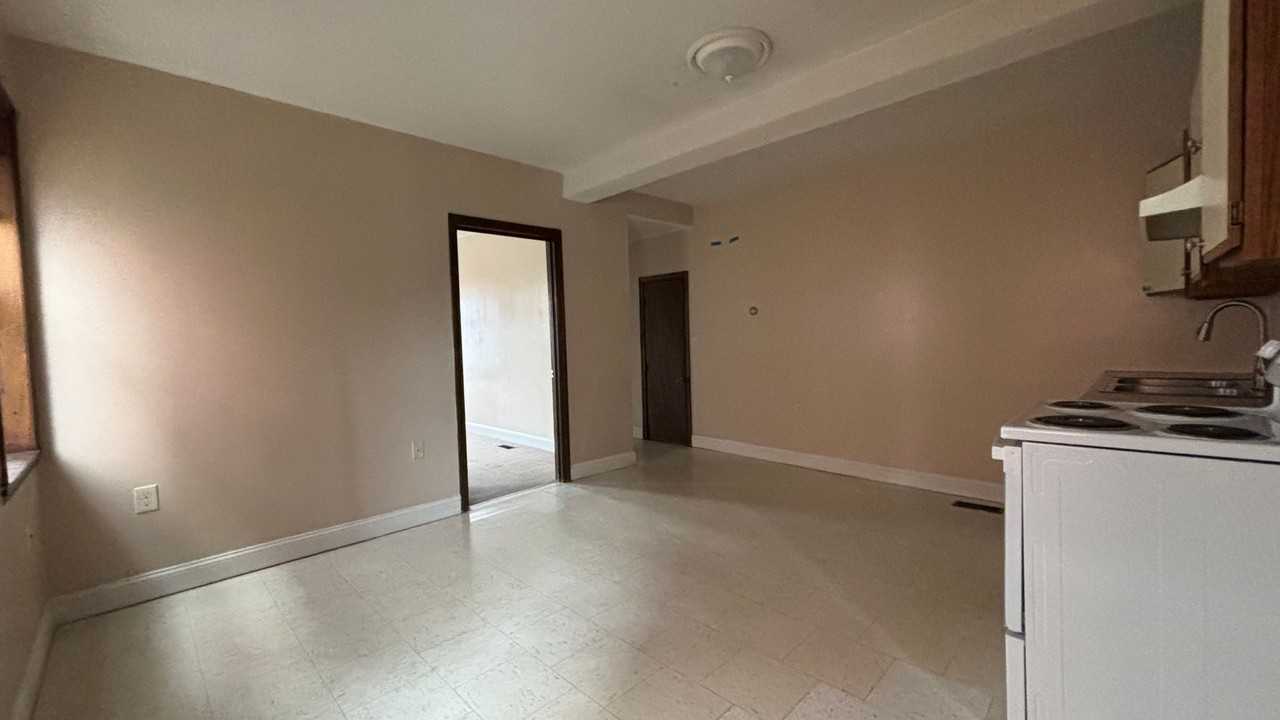 33 School St - Photo 3 of 5