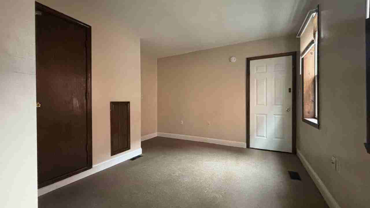 33 School St - Photo 4 of 5