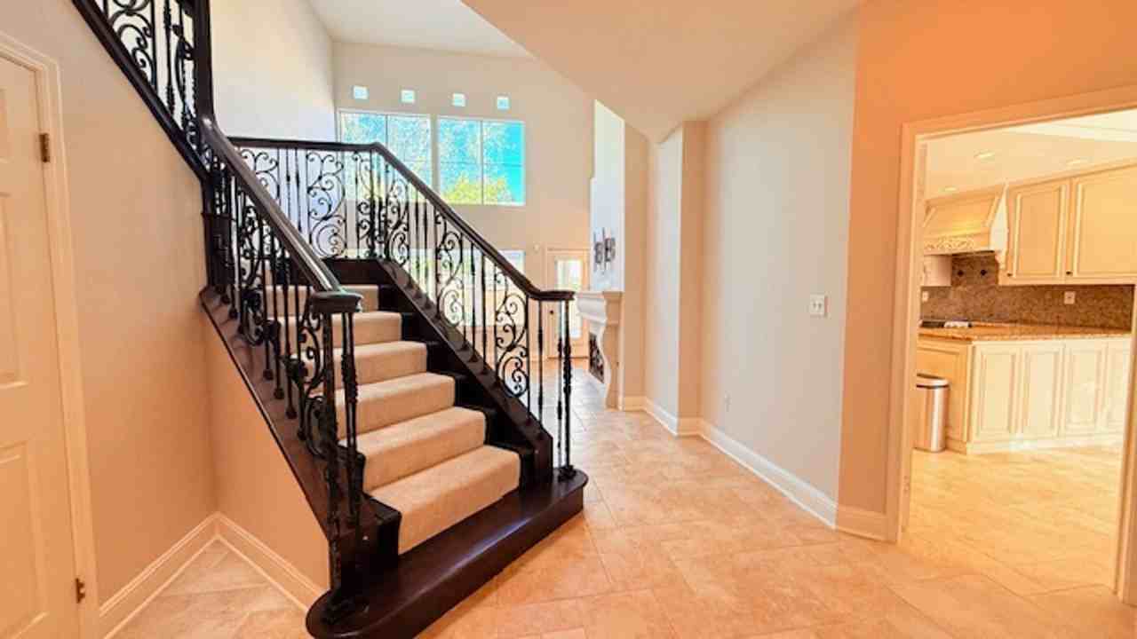 6220 Lakeview Cir - Photo 6 of 50