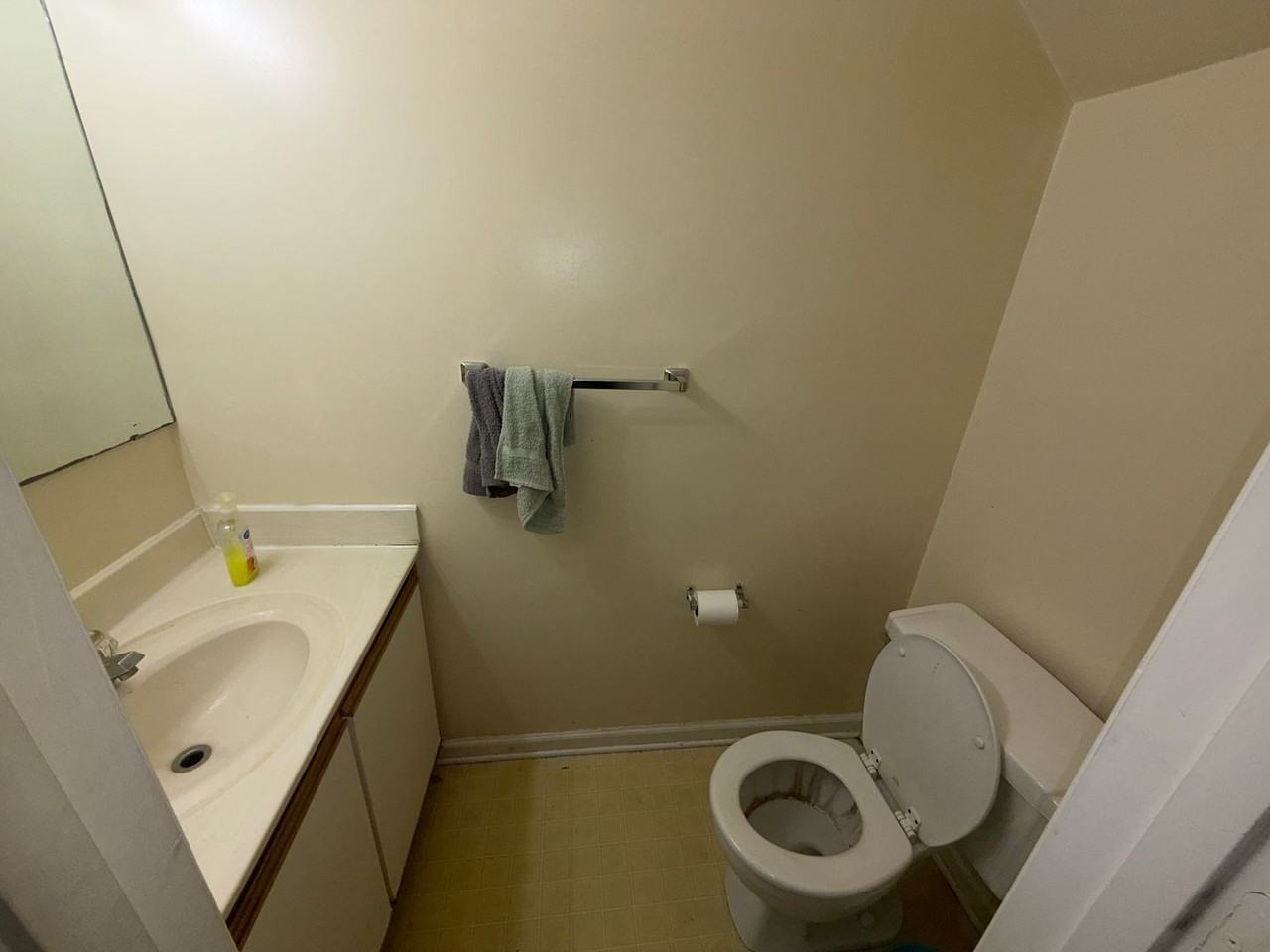 405 Laurence Ln - Photo 3 of 8