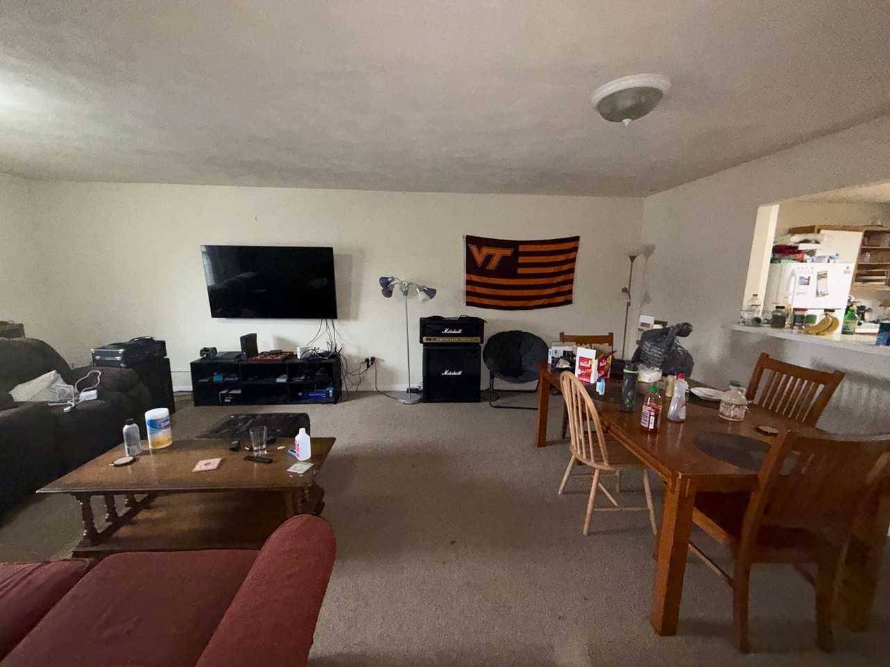 405 Laurence Ln - Photo 5 of 8