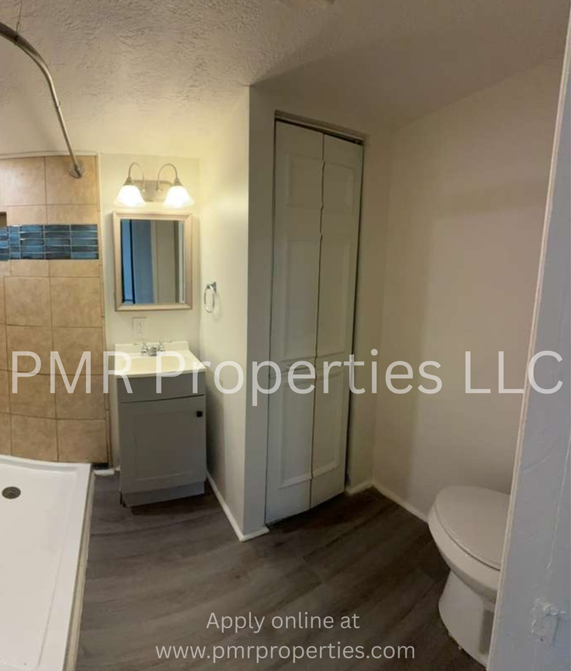 1601 Nw Irwin Ave - Photo 6 of 12