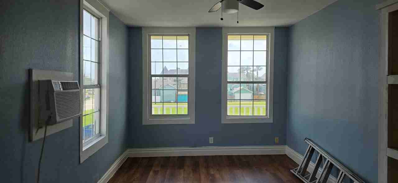 1408 Strand St - Photo 4 of 9