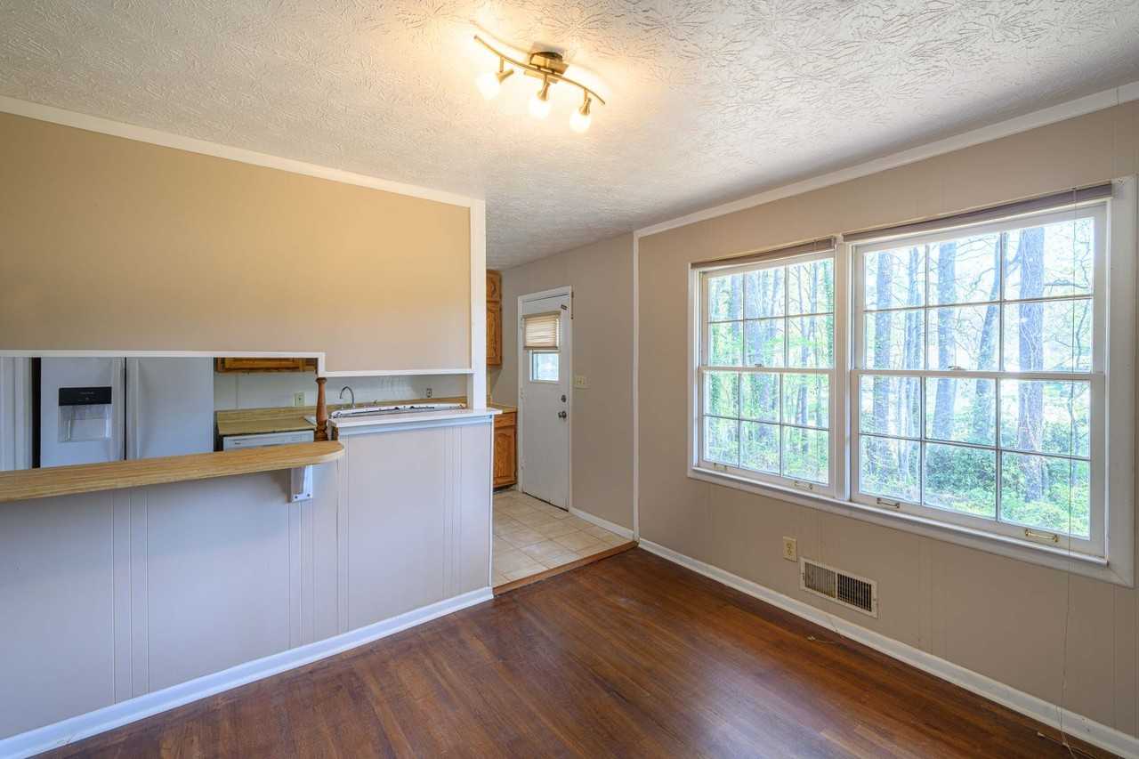 1264 Morrow Rd - Photo 7 of 20