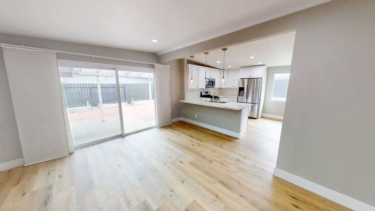 1007 Holly Ave - Photo 4 of 18