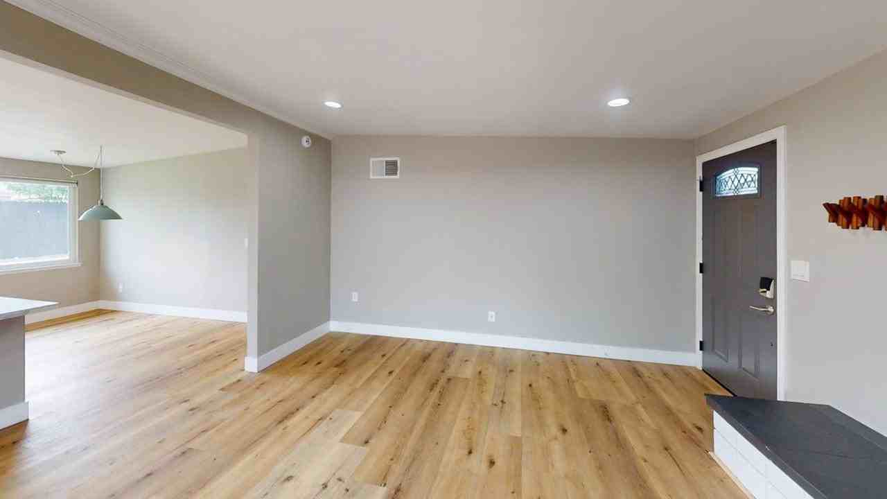 1007 Holly Ave - Photo 5 of 18