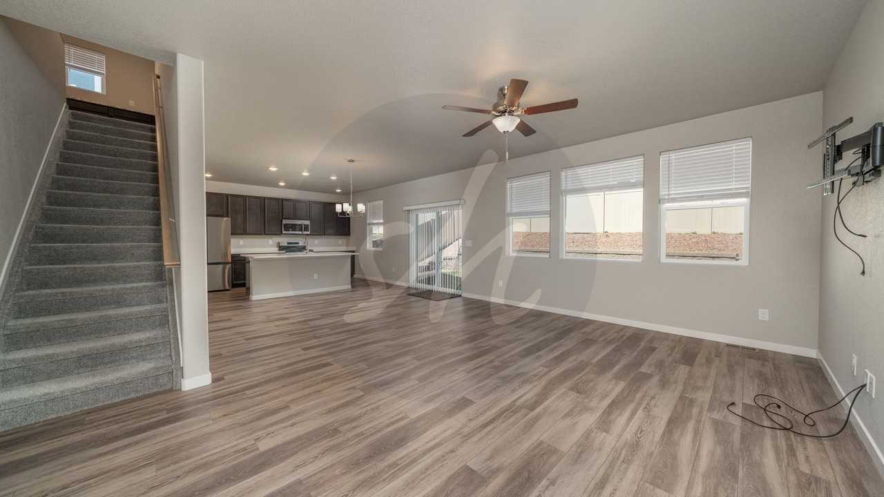 5233 Roundhouse Dr - Photo 2 of 22