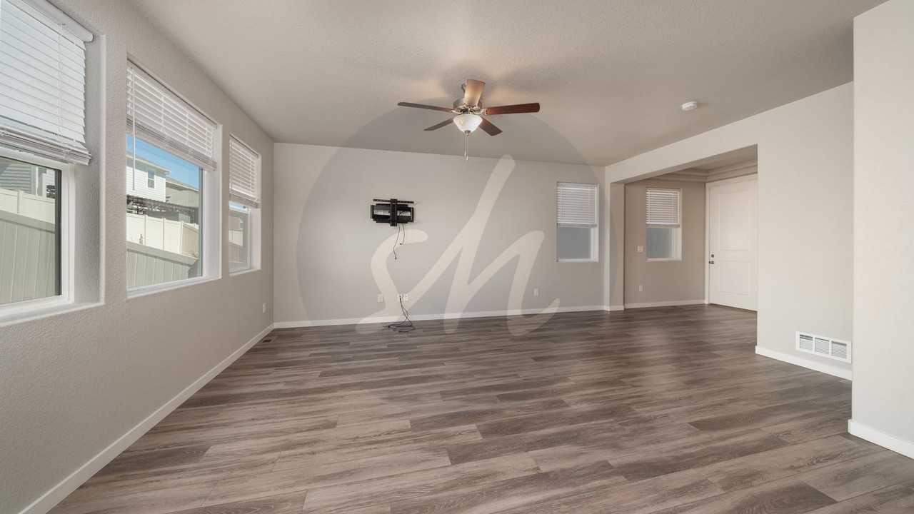 5233 Roundhouse Dr - Photo 3 of 22