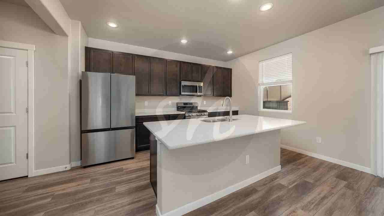 5233 Roundhouse Dr - Photo 5 of 22