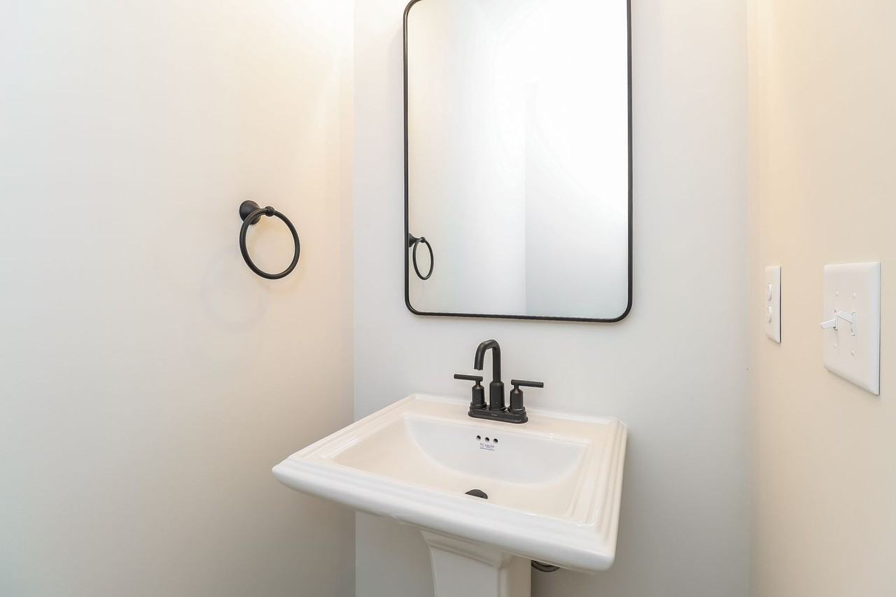 3607 Corbett St - Photo 7 of 15