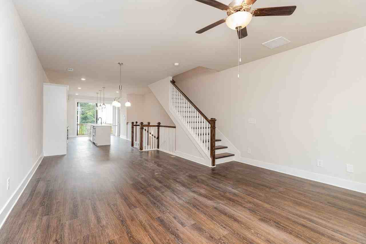 208 Mattoon St - Photo 7 of 22