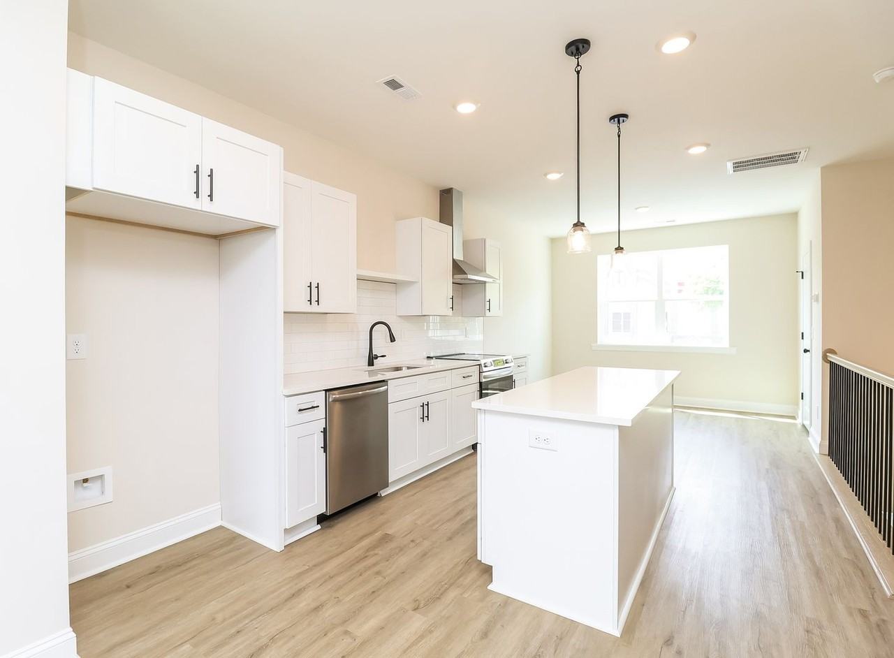 546 Beatties Ford Rd - Photo 2 of 15