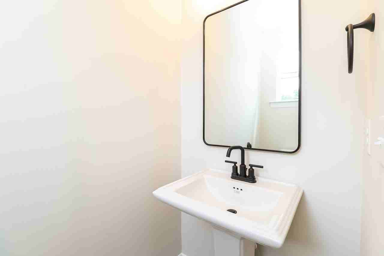 546 Beatties Ford Rd - Photo 6 of 15