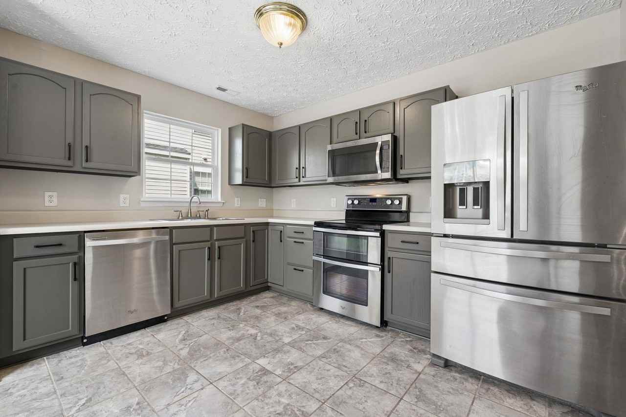 510 Cove Hollow Dr - Photo 2 of 24