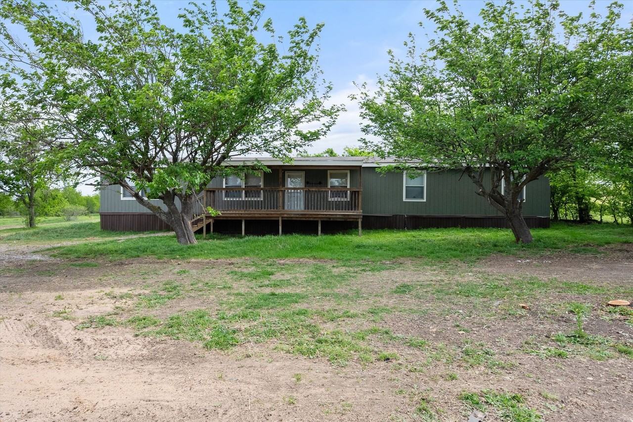 12325 Hudson Dr - Photo 3 of 39