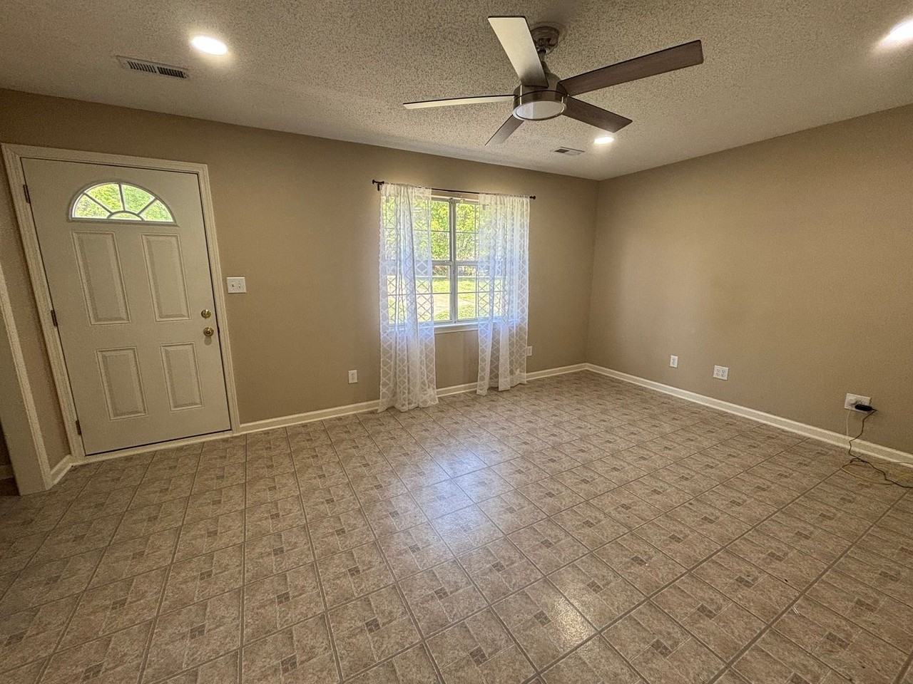 4680 Plateau Rd - Photo 2 of 14