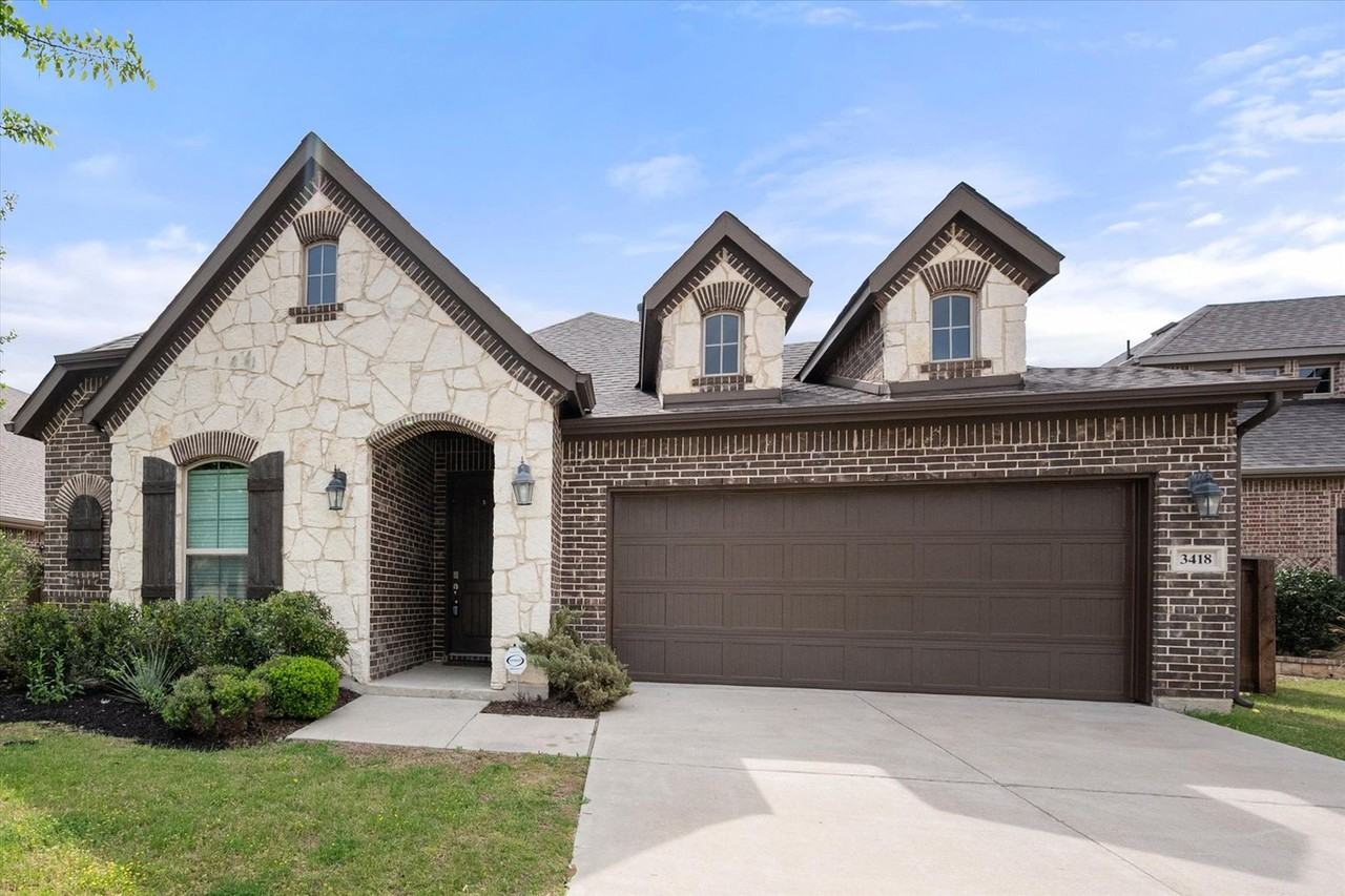 3418 Woodford Dr - Photo 2 of 30