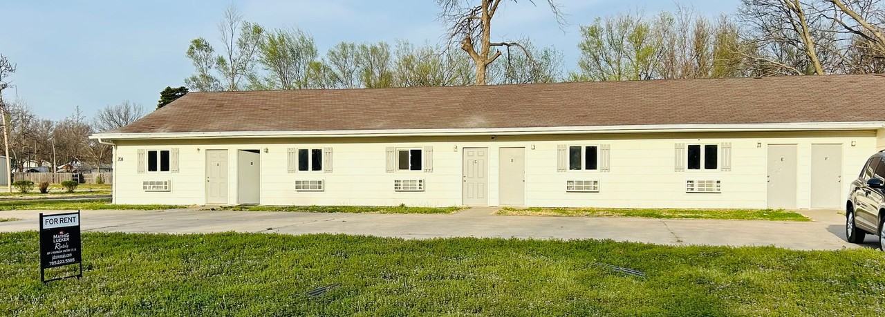 708 W 10th St #D - Photo 7 of 7