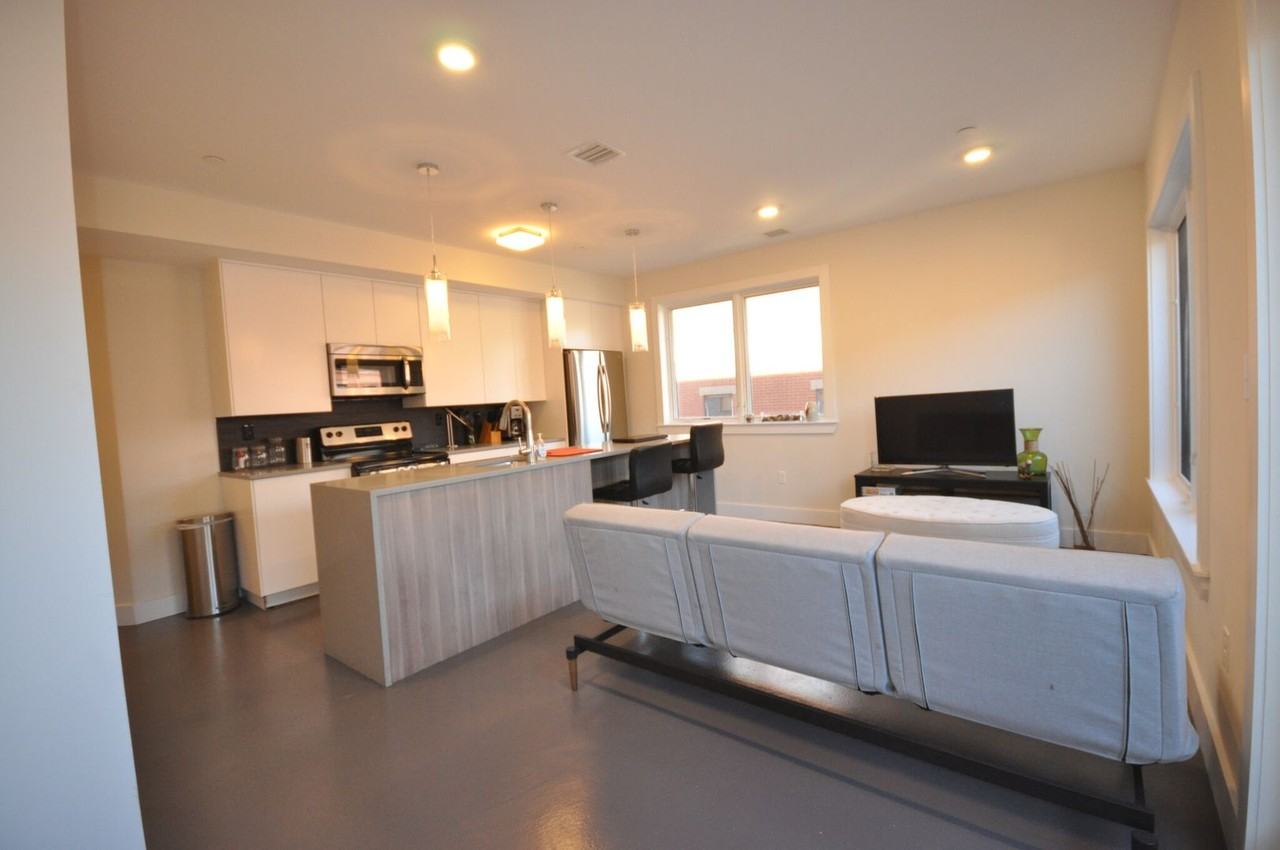 661 Massachusetts Ave - Photo 4 of 22