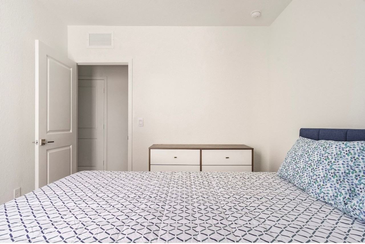 511 Nw 17th St - Photo 2 of 33