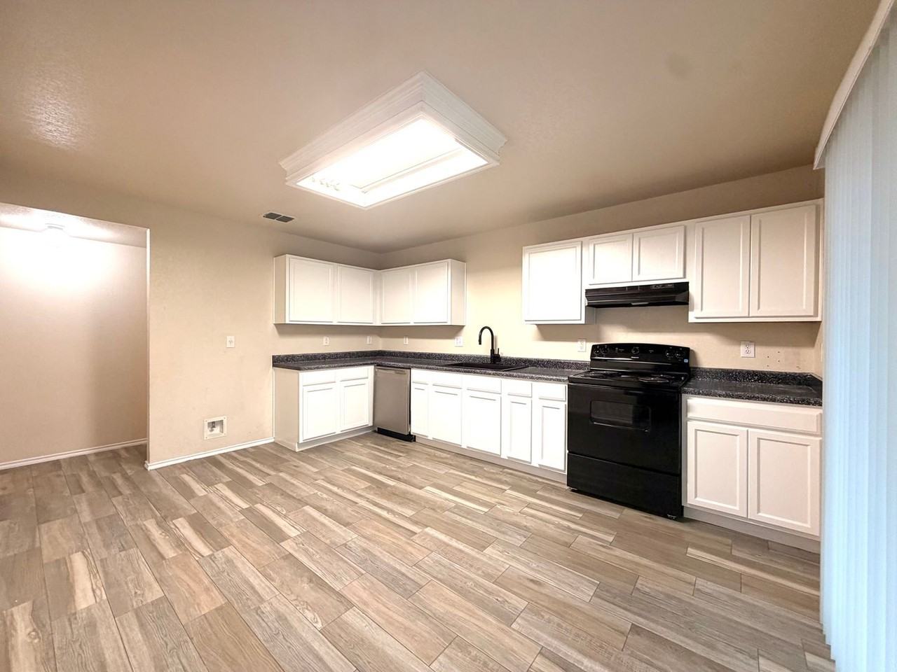 10114 Emerald Sun - Photo 5 of 22