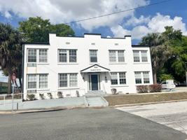 featured image of 704 Cordova Dr #4