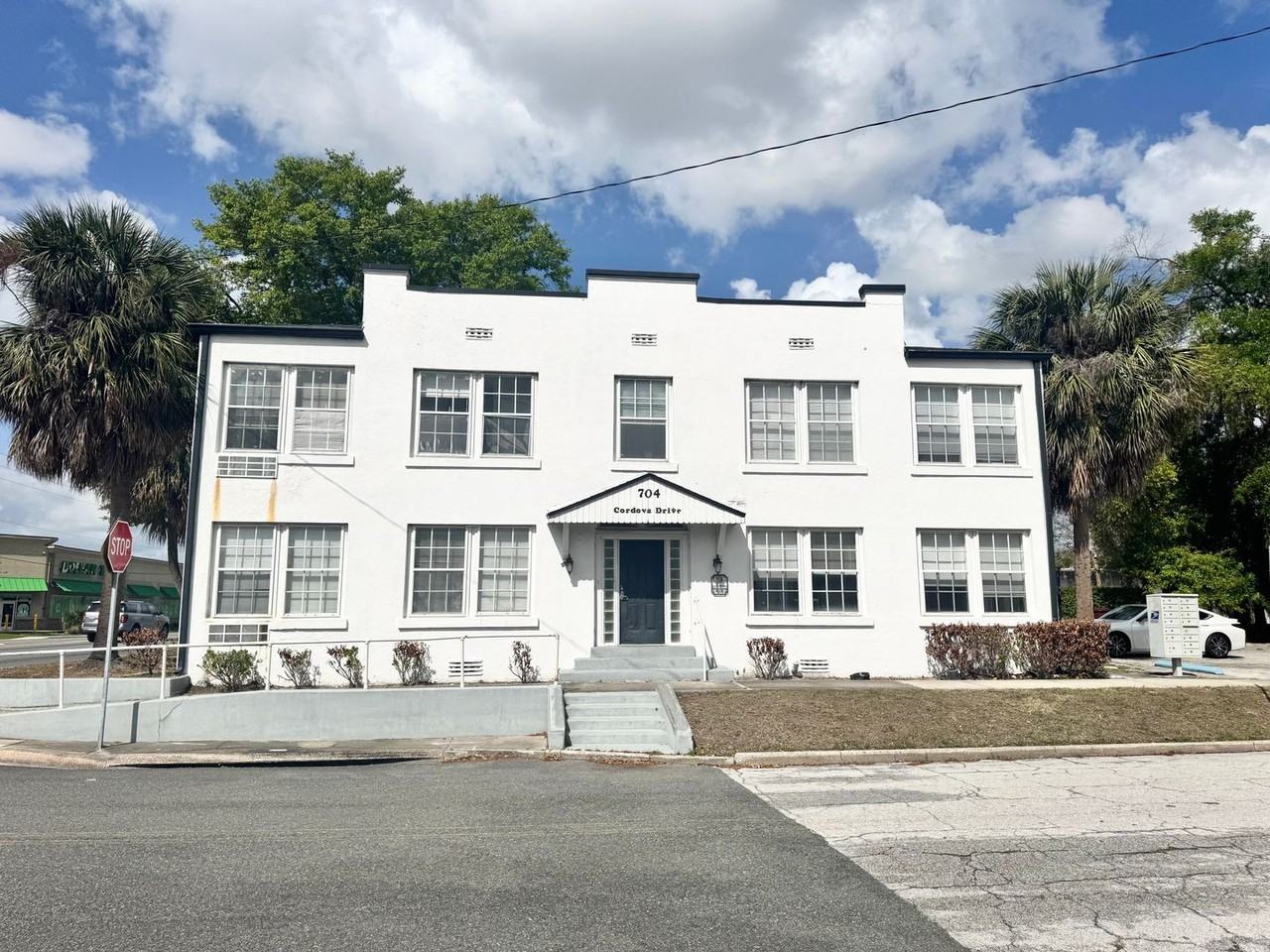 704 Cordova Dr #6
